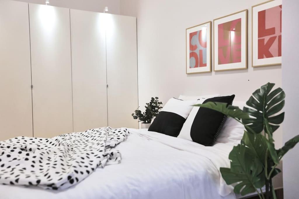 Unwind In Style W Sauna Dsgn 2Br Home Budapest Exterior photo